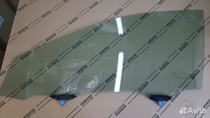 Боковое переднее левое стекло Toyota Camry 70