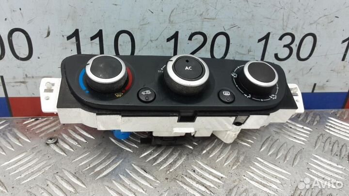Блок управления климатической установкой Renault M