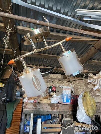 Люстры и двери