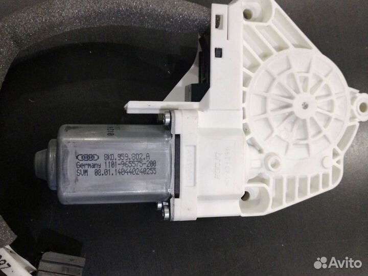 Моторчик стеклоподъемника Skoda Superb