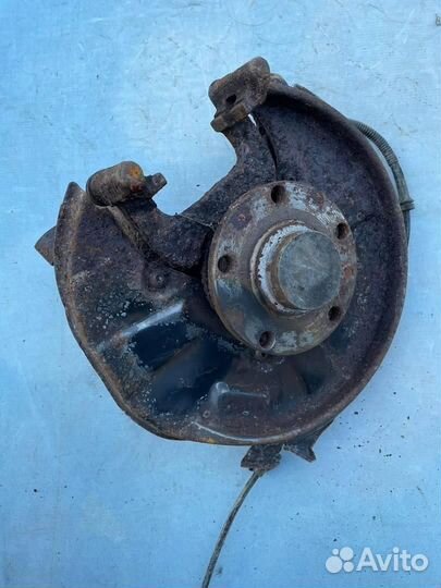 Кулак поворотный задний левый 8E0505431AF