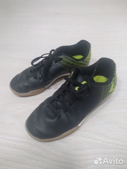 Футбольные бутсы для зала детские