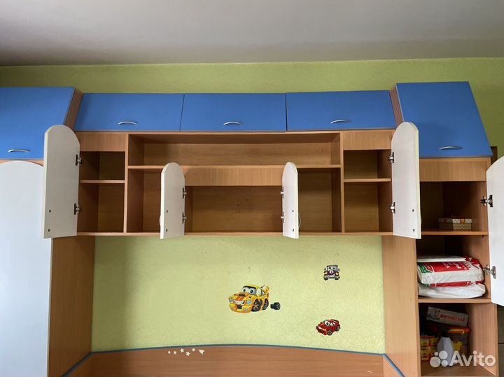 Продам детскую мебель с кроватью и матрасом