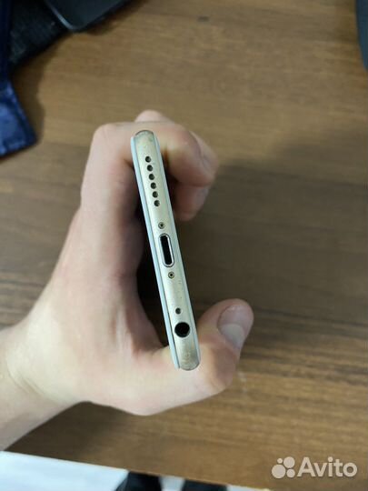 Телефон iPhone 6