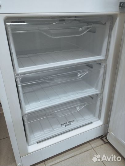 Холодильник 