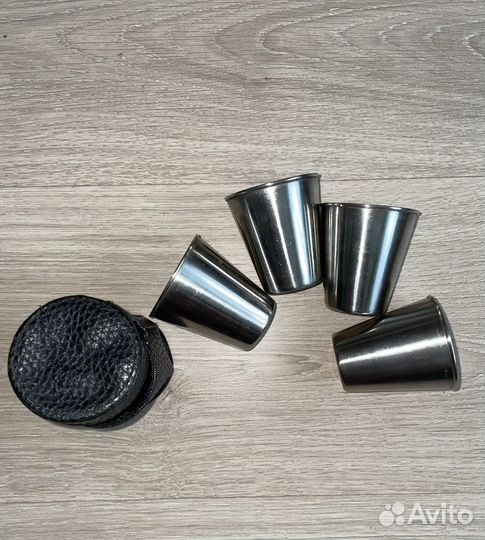 Фляжка и стопки