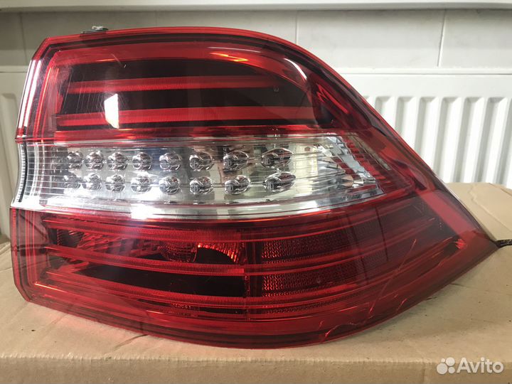 Фонарь правый ML W166