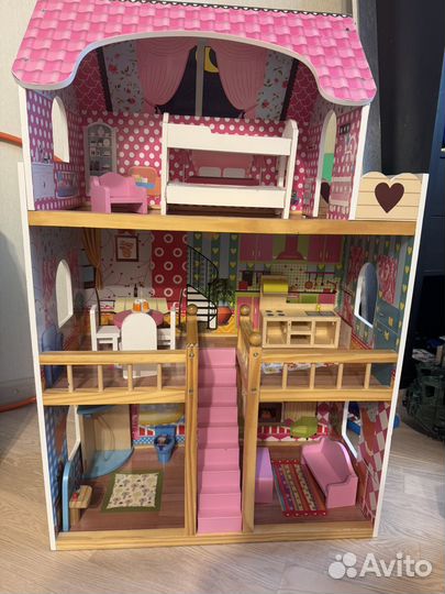 Кукольный домик с мебелью