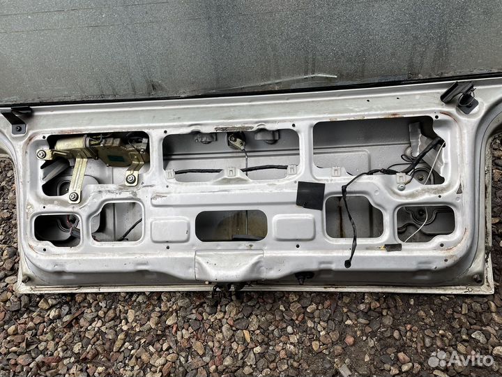 Крышка багажника Nissan Micra K10 со стеклом