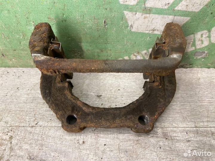 Скоба суппорта заднего бмв Х3 Ф25 2010-2017