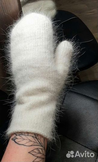 Вязаная шапка и варежки из пуха норки