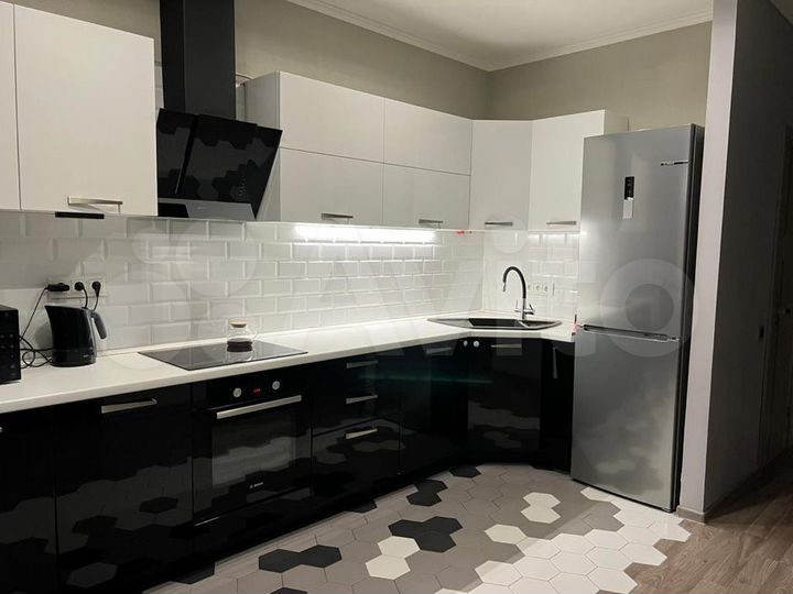 2-к. квартира, 76 м², 8/14 эт.