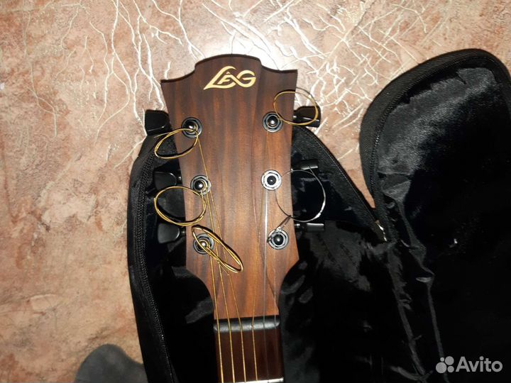 Акустическая гитара