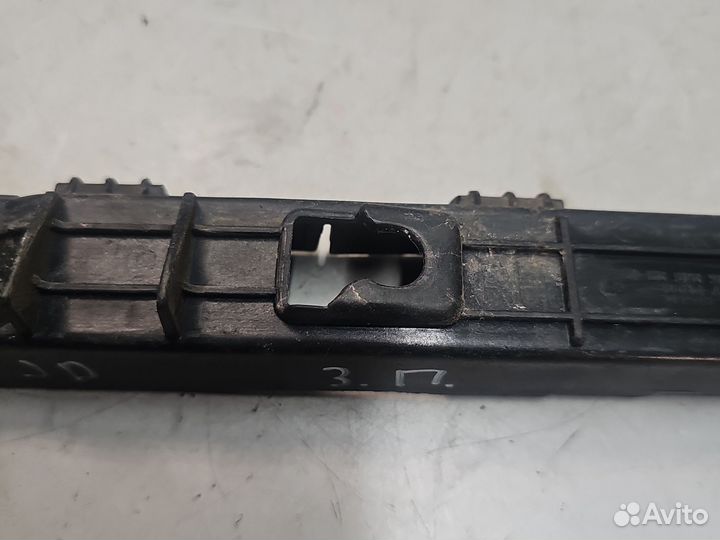 Направляющая бампера задняя правая Kia Ceed 2 JD