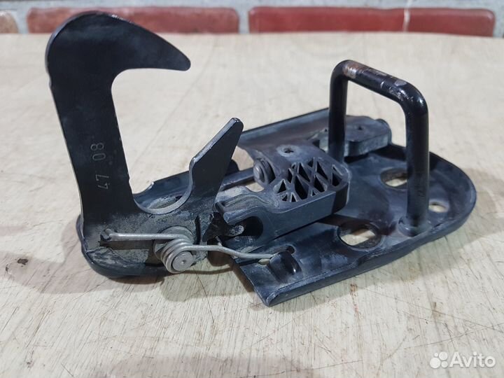 Крюк капота volkswagen passat b6