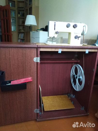 Швейная машинка чайка 143