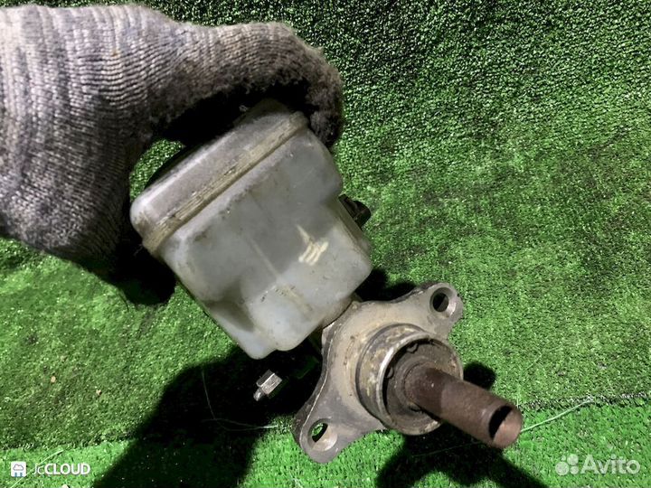Главный тормозной цилиндр на toyota crown JZS175 2
