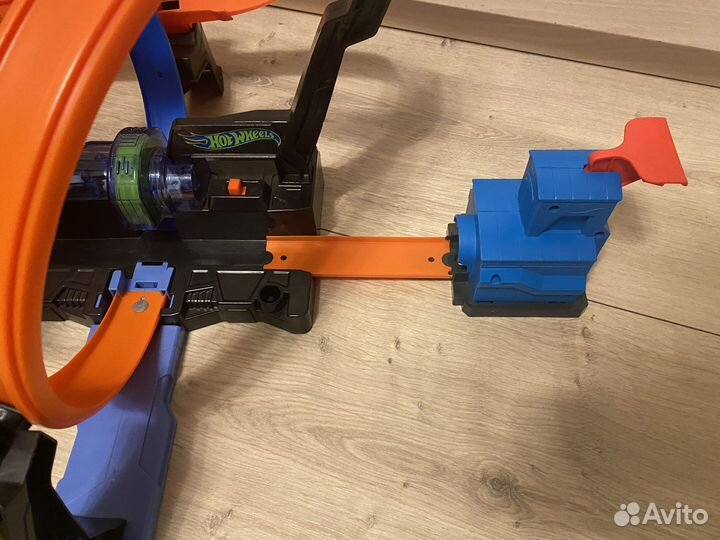 Трек Винтовое столкновение Hot Wheels