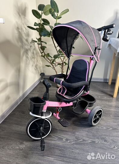 Трехколесный велосипед с ручкой