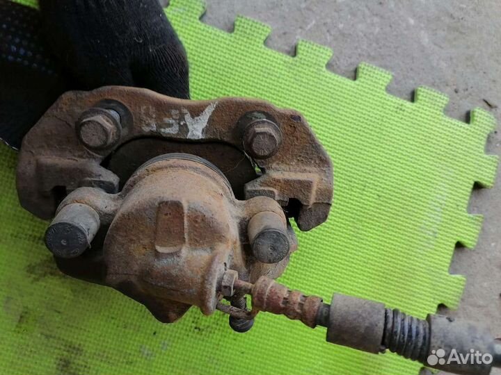 Суппорт передний левый Форд Торнео Коннект