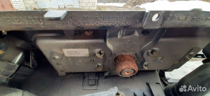 Торпеда с подушкой(airbag) Рено-меган1 2001г.в