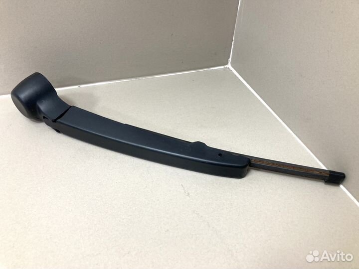 Поводок стеклоочистителя задний