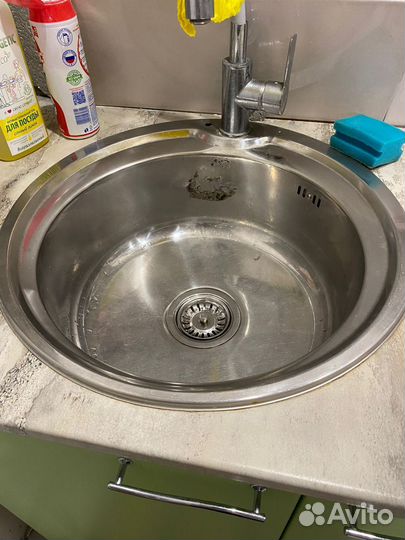 Кухонная мойка с раковиной и краном