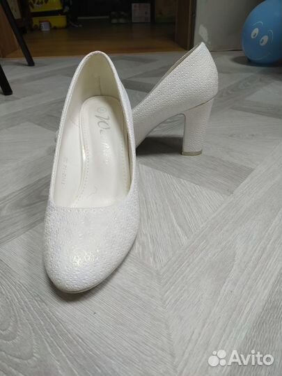 Туфли белые 38