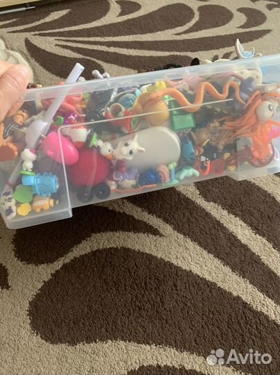 Контейнер игрушек из киндера
