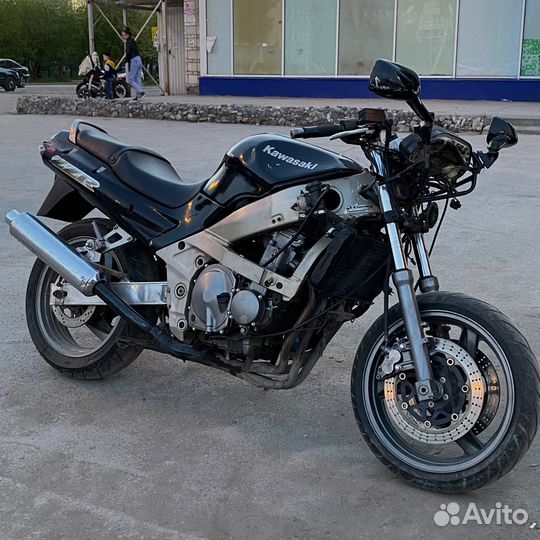 Kawasaki zzr 400-2