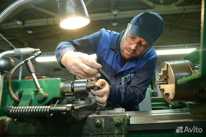 Токарь на иж384