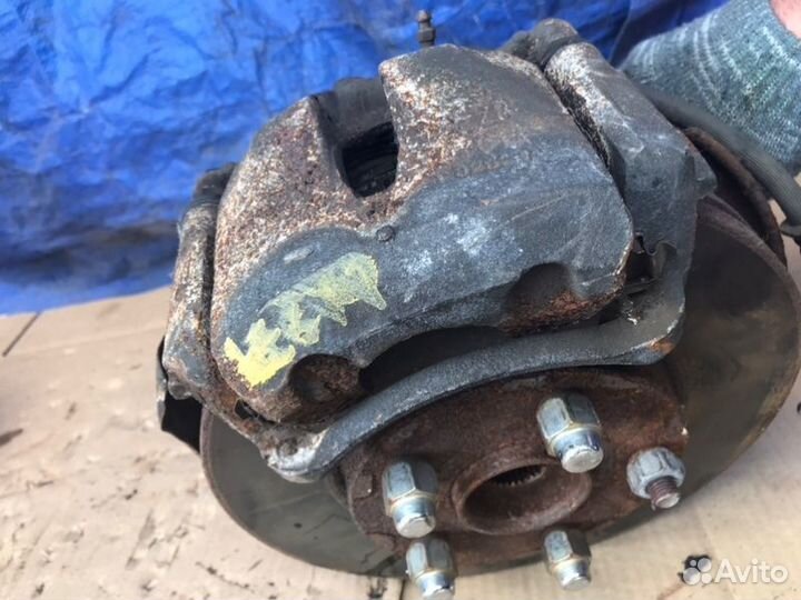 Суппорт передний левый Toyota Sienna XL10 1MZ-FE