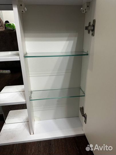 Шкаф с зеркалом в ванную