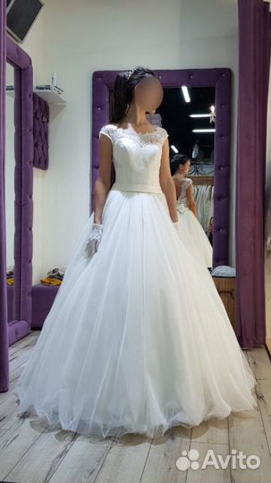 Шикарное свадебное платье со шлейфом р.40-42