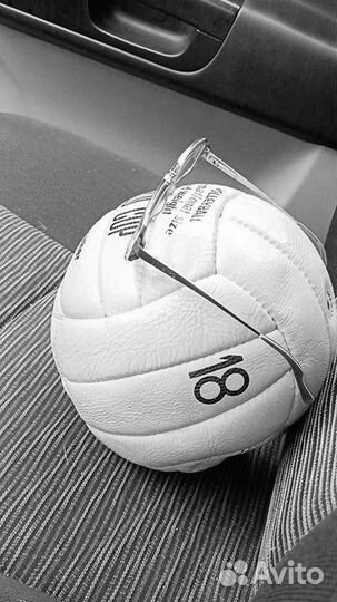 Мяч волейбольный кожаный ручная сшивка 90е Индия