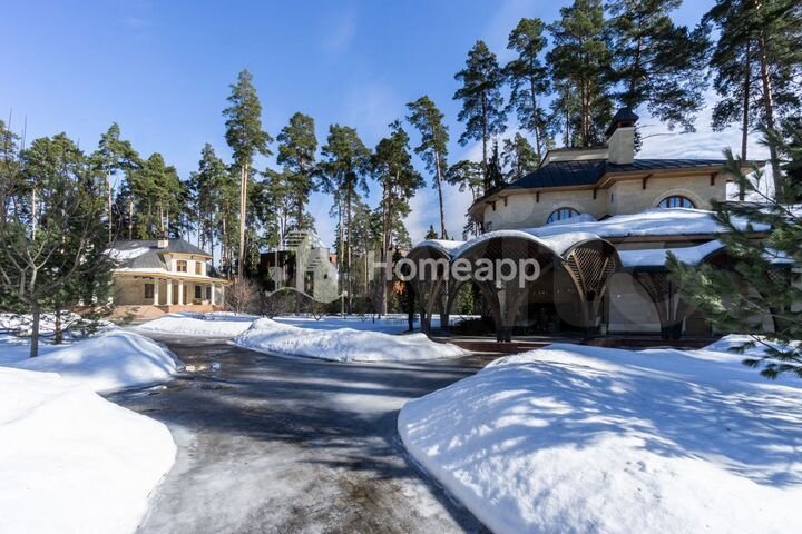 Дом 2795 м² на участке 100 сот.