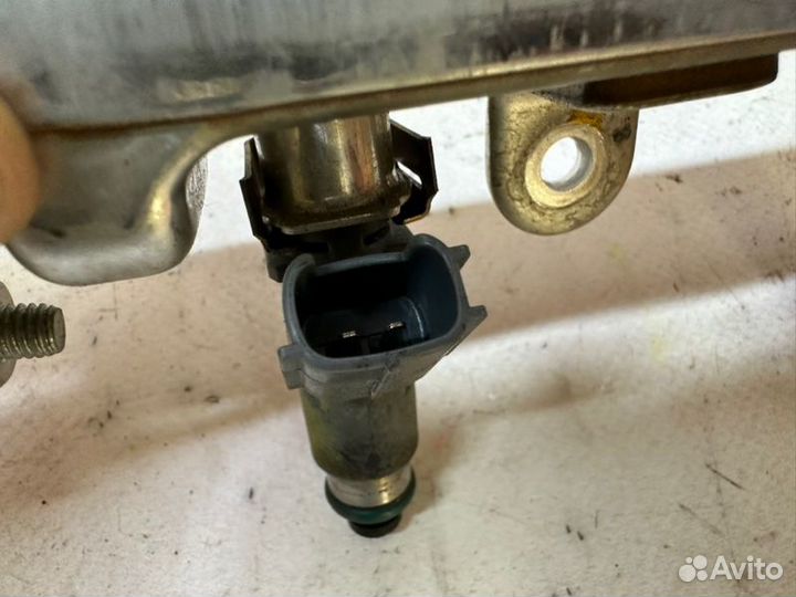 Топливная рампа (рейка) в сборе передняя Honda