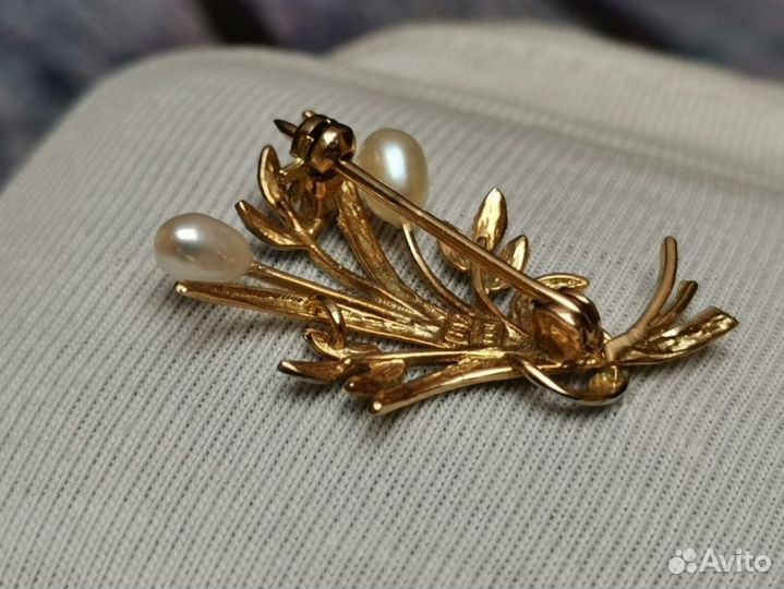 Золотая Брошь 585 пробы массой 2,8 грамма