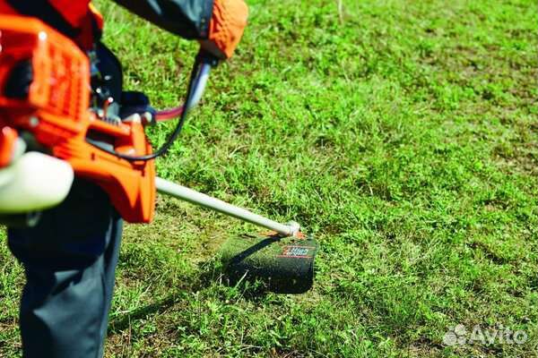 Покос травы триммером