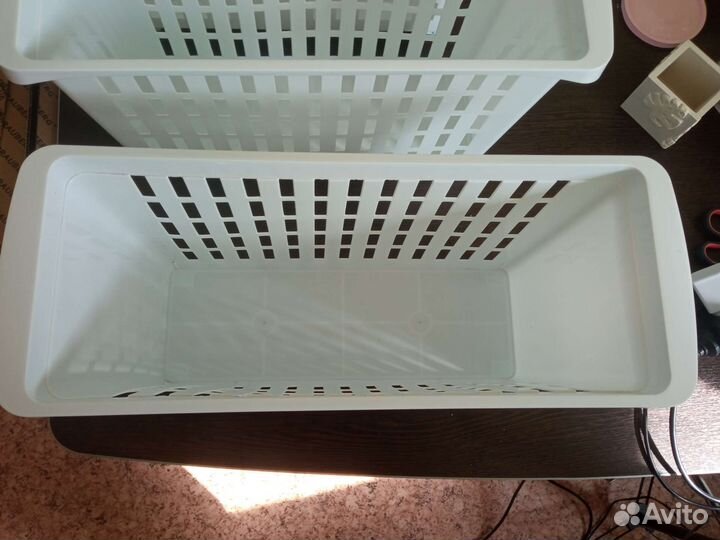 Корзина пластиковая на колесиках