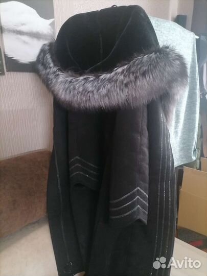 Дубленка с капюшоном с чернобуркой