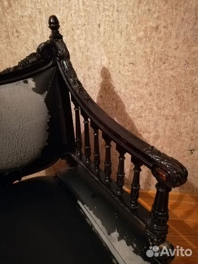 Антикварное кресло