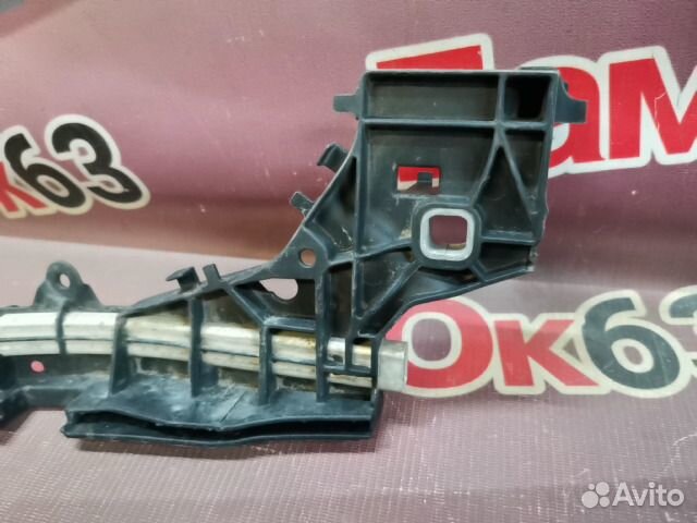 Кронштейн радиатора передний Mercedes-Benz C-Class