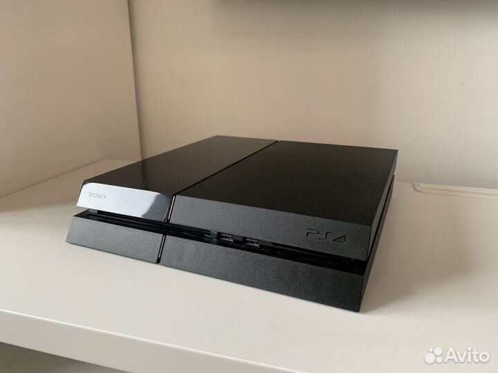 Sony Playstation 4 (PS4) + 2 джойстика + 30 игр