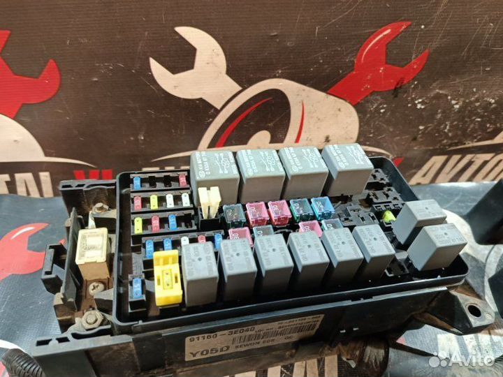 Блок предохранителей подкапотный Kia Sorento BL