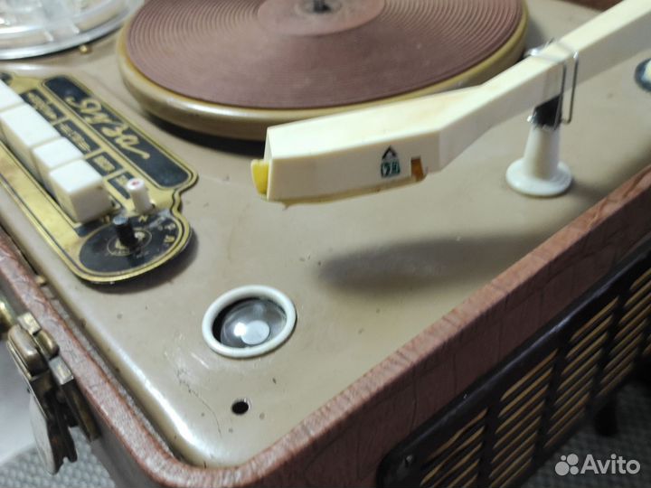 Проигрыватель Яуза 1956год