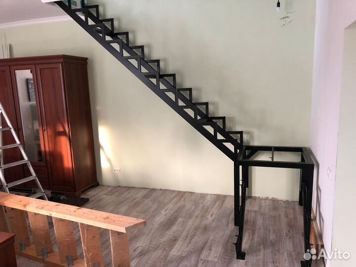 Лестница на второй этаж