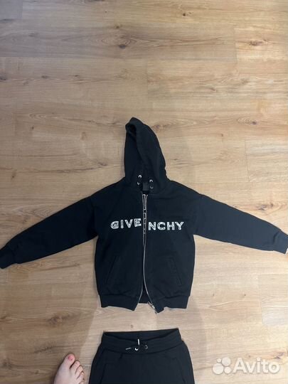 Спортивный костюм givenchy оригинал