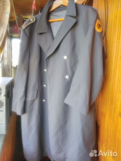 2 кителя немецких 2 костюма английских