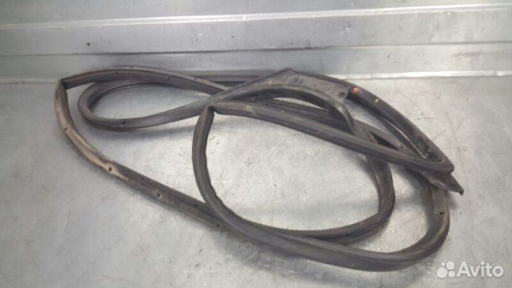 Уплотнитель двери передний правый Hyundai Solaris